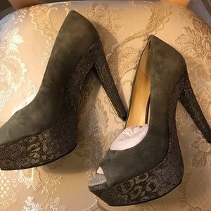 Gianni Bini gray suede open toe pumps